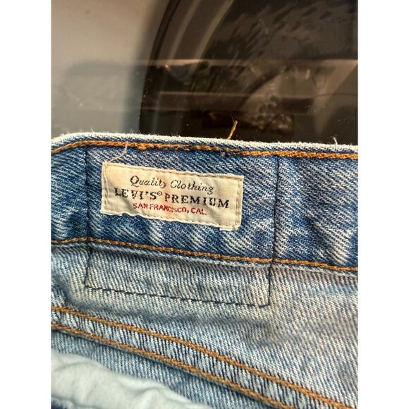 Levi's Premium Denim Wedgie Jeans Button-Fly Size 28 Light Wash Fray Hem - Picture 9 of 9